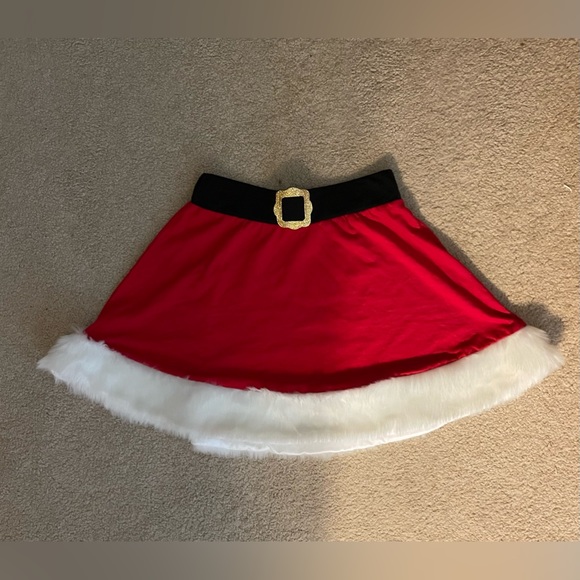 EUC Santa Skater Mini Skirt. Faux fur hem. Size Small.🧑‍🎄 - Picture 4 of 9
